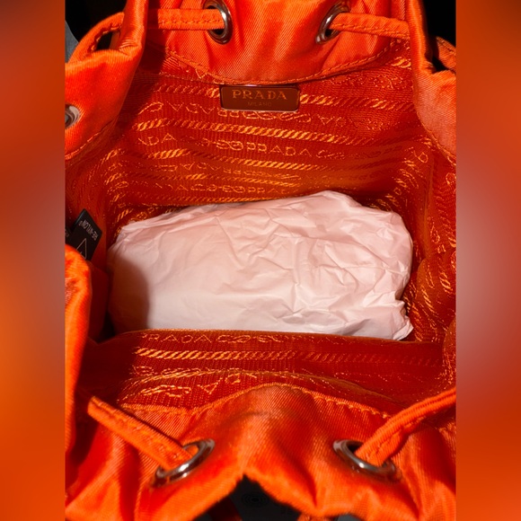 NEW WITH TAGS/IN BOX Prada Re-Edition 1978 Re-Nylon Mini Bucket Bag in Orange - Picture 6 of 8